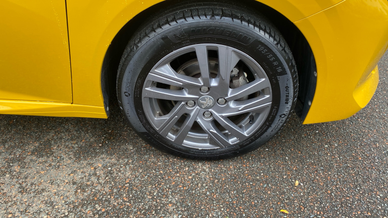 Peugeot 208 1.2 PureTech Active Premium 5dr Petrol Hatchback